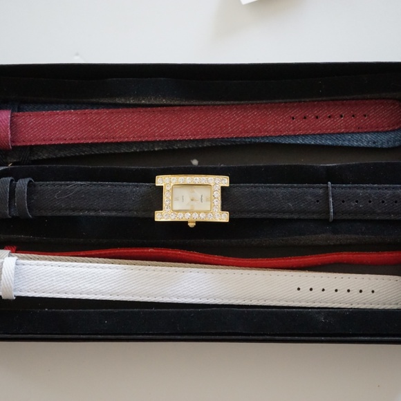 P.O.V. WATCH WITH COLORED REPLACEMENT BANDS - Picture 7 of 9